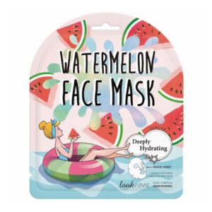 Look At Me intensywnie nawilżająca maska w płachcie z arbuzem w opakowaniu z panią w pontonie przedstawiona na białym tle