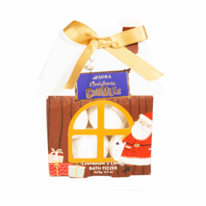 ZESTAW DO KĄPIELI AURA X-MASS DOMEK ŚWIĄTECZNY KULE MUSUJĄCE 4×15 g