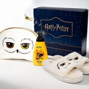 Harry Potter Hedwiga zestaw upominkowy z kapciami, kosmetyczką i pianką do rąk