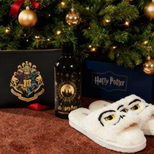HARRY POTTER™ 🎁 Zestaw Upominkowy HOGWARTS 🪄 Kapcie Hedwiga + Kosmetyczka + Żel pod Prysznic i Szampon 400 ml – Magiczny Prezent dla Fana